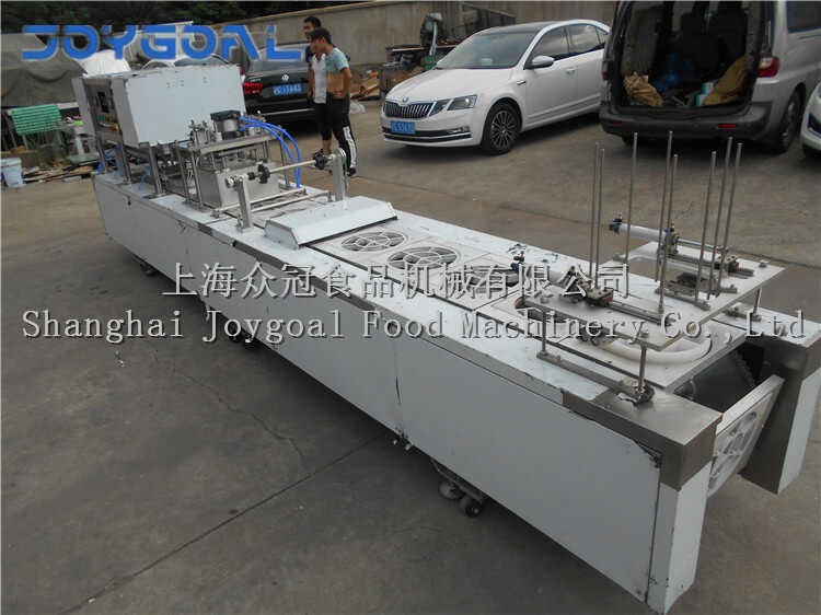 september 8, 2018，one bhj-1 automatic big tray sealing machine is sent to custom